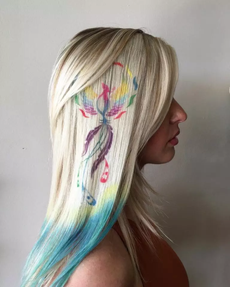 سنہرے بالوں والی بال پر بالوں کا رنگ (70 فوٹو): درمیانے درجے کی لمبائی، مختصر اور لمبے بال کے کناروں پر رنگنے. روشنی اور سیاہ سنہرے بالوں والی بال کے لئے کون سا رنگ منتخب کرنے کے لئے؟ 24137_21
