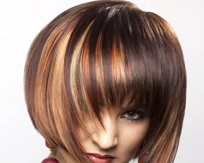 Zbarvení na středně vlasů (17 fotek): Barvení středně dlouhé vlasy s rány, malování rovných a kudrnatých vlasů, příklady krásných účesů 24140_3