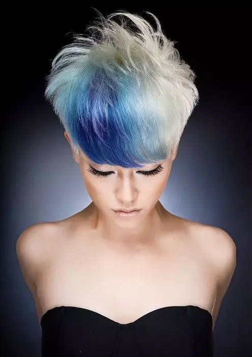 Ombre на къса коса (94 снимки): Характеристики на каскада на оцветяване и други, Ombre с гладка преход към раменете 24144_41