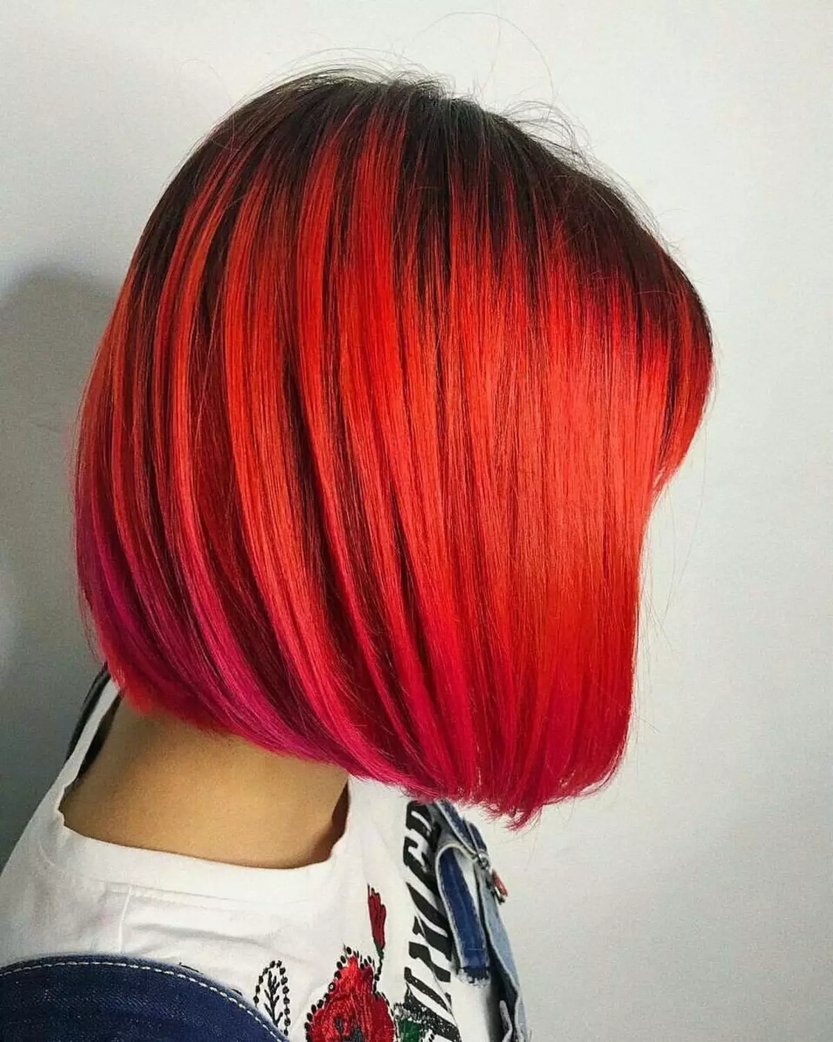 Màu đỏ ombre (45 ảnh): Nhuộm tóc tối và nhẹ, ombre với màu đỏ trên mái tóc vàng ngắn và dài 24148_11