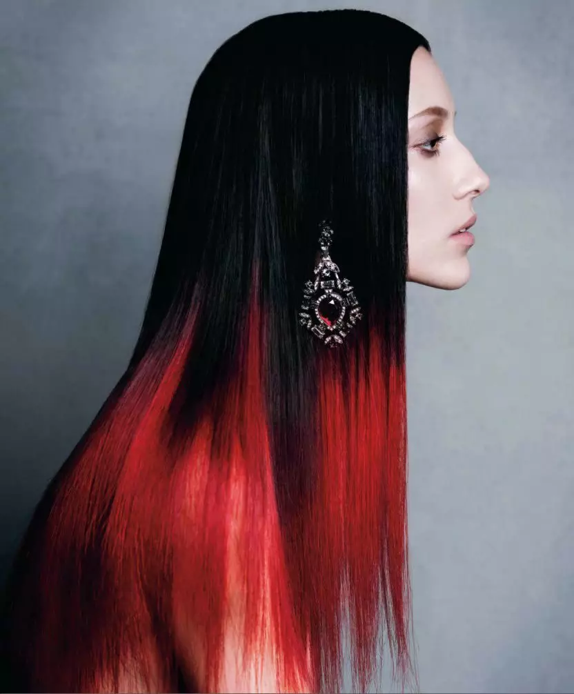 Red Ombre (45 լուսանկար). Dark ու թեթեւ մազերի ներկ, կարմիր եւ երկար շեկ մազերով կարմիրով 24148_15