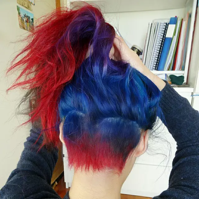 Ред Омбре (45 фотографија): Бојање тамне и лагане косе, омбре са црвеном боком и дугом плавом косом 24148_20