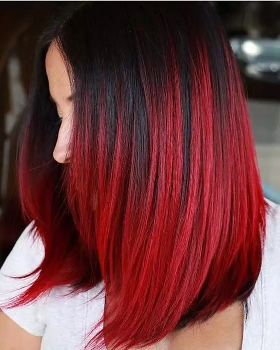 წითელი Ombre (45 ფოტო): Dyeing მუქი და მსუბუქი თმა, Ombre წითელი მოკლე და ხანგრძლივი ქერა თმის 24148_31