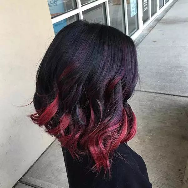 Vermello ombre (45 fotos): tingimento de pelo escuro e claro, ombre con vermello a curto e longo cabelo rubio 24148_32
