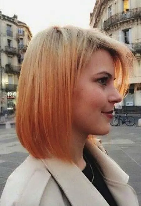 Ombre sur Kare (66 photos): Caractéristiques des coiffures asymétriques colorantes avec allongement et frange, cendres et autres ombre sur des cheveux blonds minces et noirs 24149_40