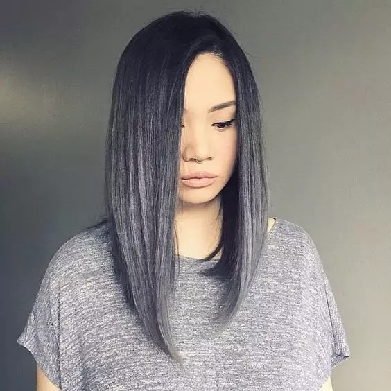 Ombre auf Kare (66 Fotos): Merkmale der Färbung asymmetrischer Frisuren mit Verlängerung und Pony, Asche und anderen Ombre auf dünnen blonden und schwarzen Haaren 24149_42