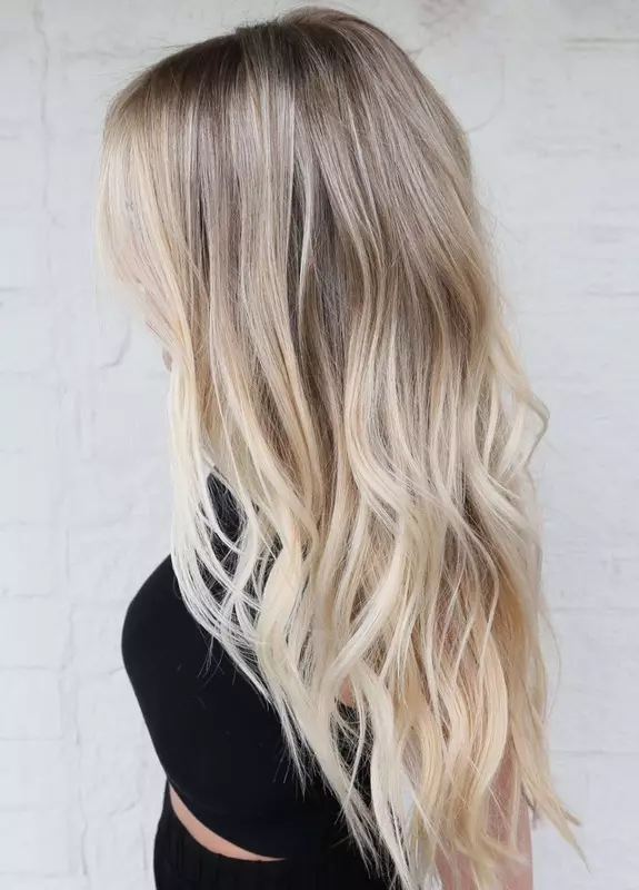 Ombre блондинка (52 снимки): Ombre специално за блондинки и тъмна коса, оцветители в краткосрочен до средносрочен коса в студена цвят платина 24151_19