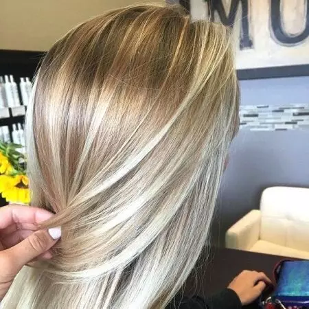 Ombre on blond hair (46 photos): staining of short and long hair, painting of the strand of medium length 24155_18