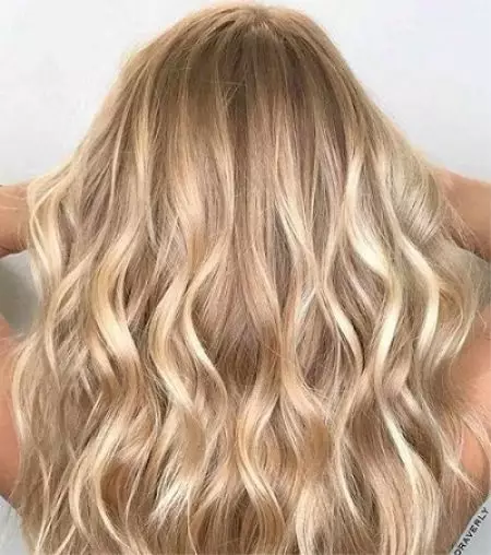 Ombre on blond hair (46 photos): staining of short and long hair, painting of the strand of medium length 24155_20