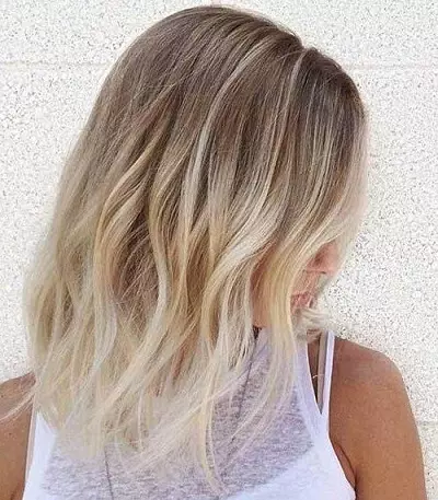 Ombre on blond hair (46 photos): staining of short and long hair, painting of the strand of medium length 24155_22