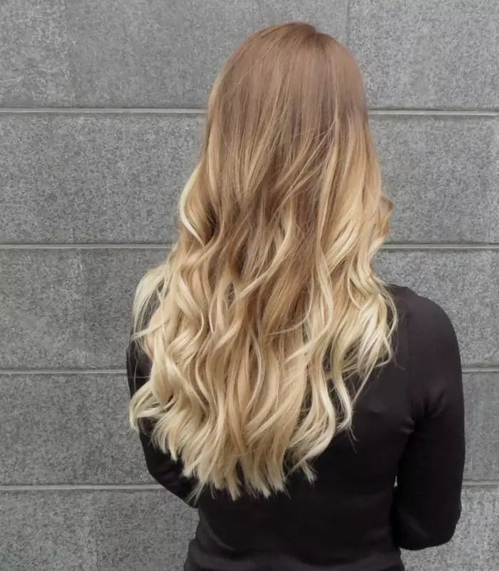 Ombre on blond hair (46 photos): staining of short and long hair, painting of the strand of medium length 24155_23