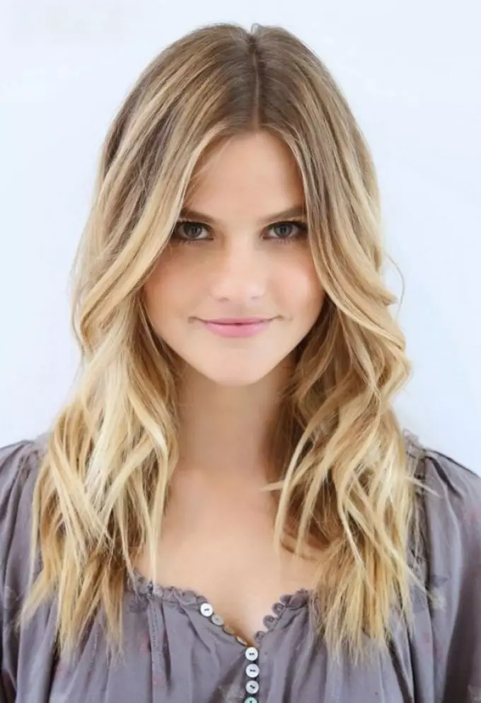 Ombre on blond hair (46 photos): staining of short and long hair, painting of the strand of medium length 24155_28