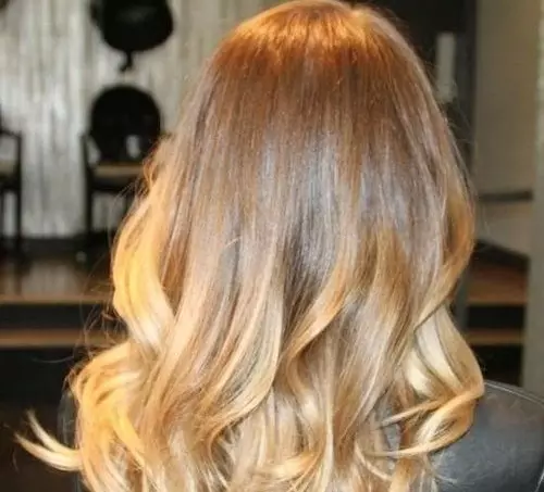 Ombre on blond hair (46 photos): staining of short and long hair, painting of the strand of medium length 24155_30