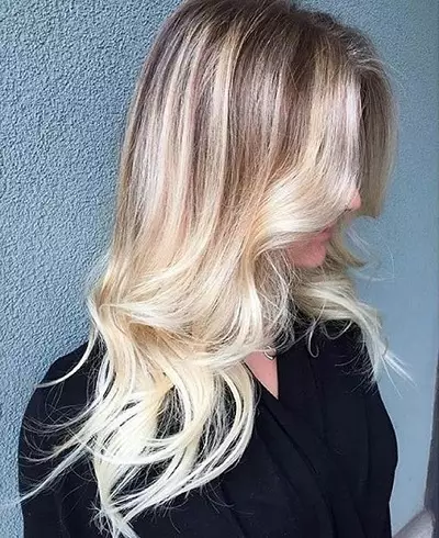 Ombre on blond hair (46 photos): staining of short and long hair, painting of the strand of medium length 24155_34