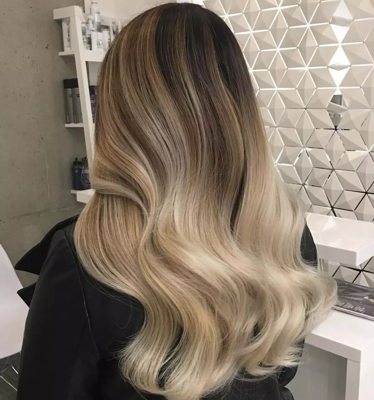 Ombre on blond hair (46 photos): staining of short and long hair, painting of the strand of medium length 24155_5