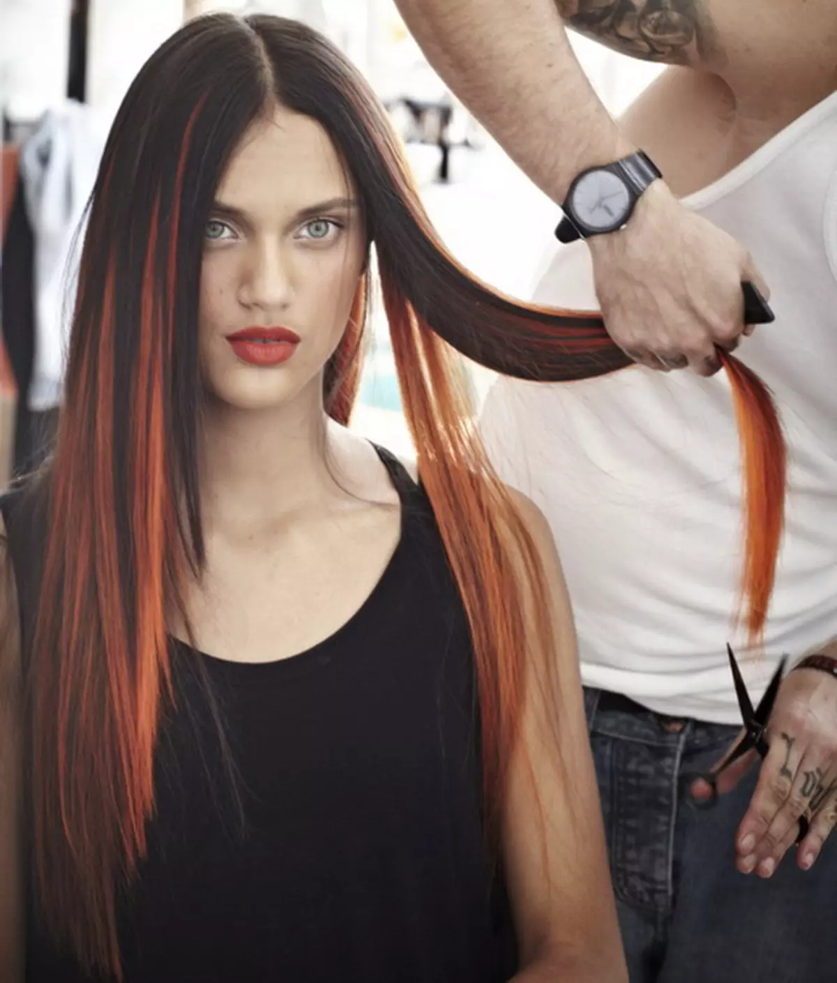 Ombra vermella (76 fotos): tinció de cabells llargs i llargs de color vermell, ombre de color vermell a la longitud mitjana del cabell ros 24157_3