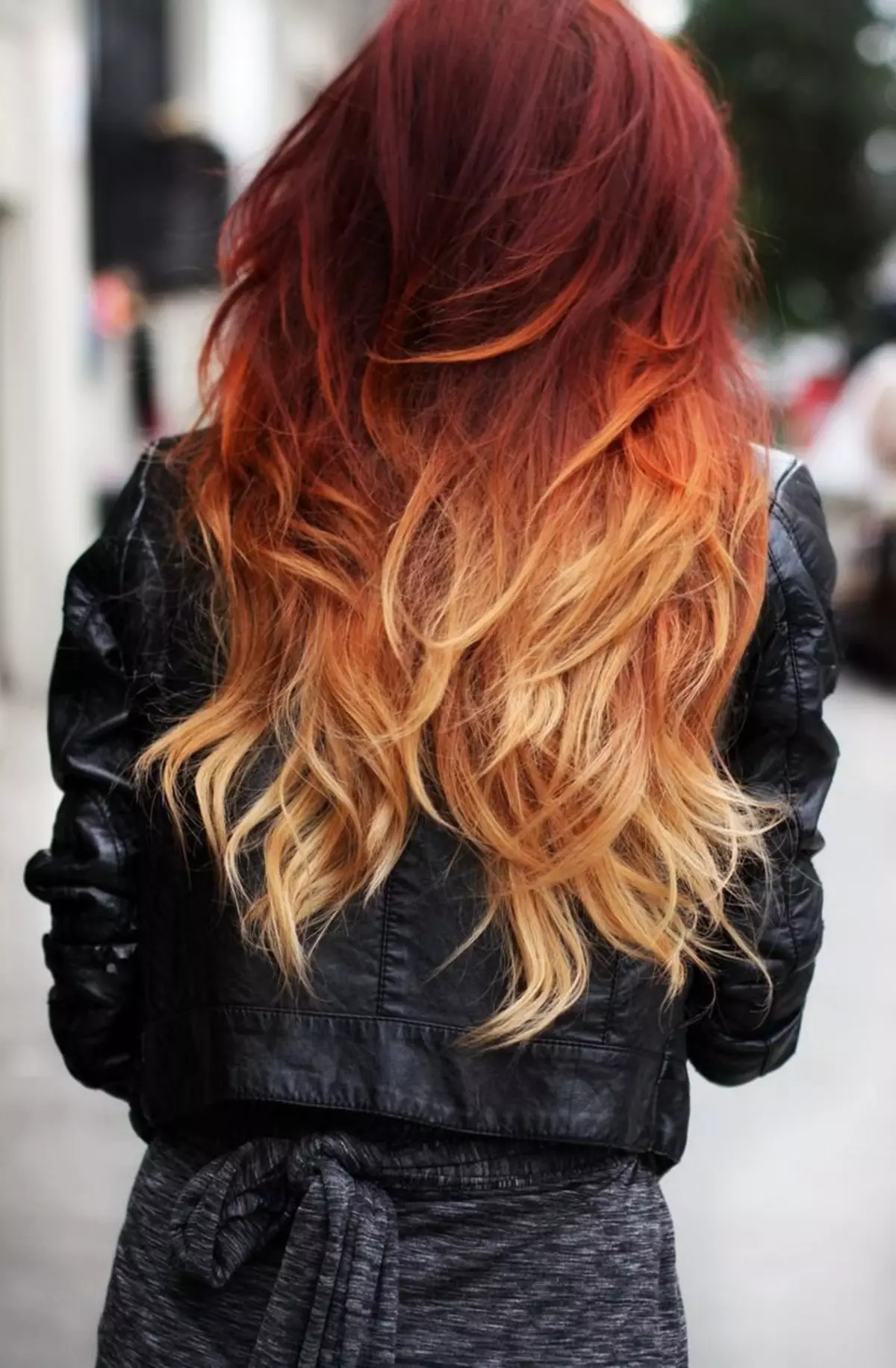 Ombre Rojo (76 fotos): corta y tinción oscuro cabello largo, ombre de color rojo en el cabello rubio longitud media 24157_38