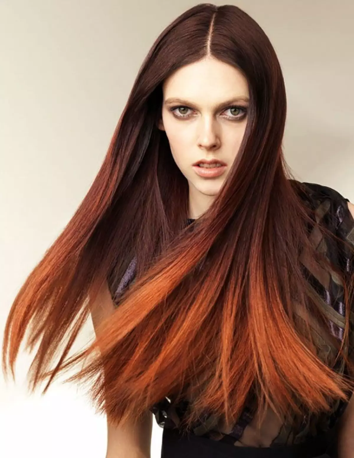 Ombre Rojo (76 fotos): corta y tinción oscuro cabello largo, ombre de color rojo en el cabello rubio longitud media 24157_63