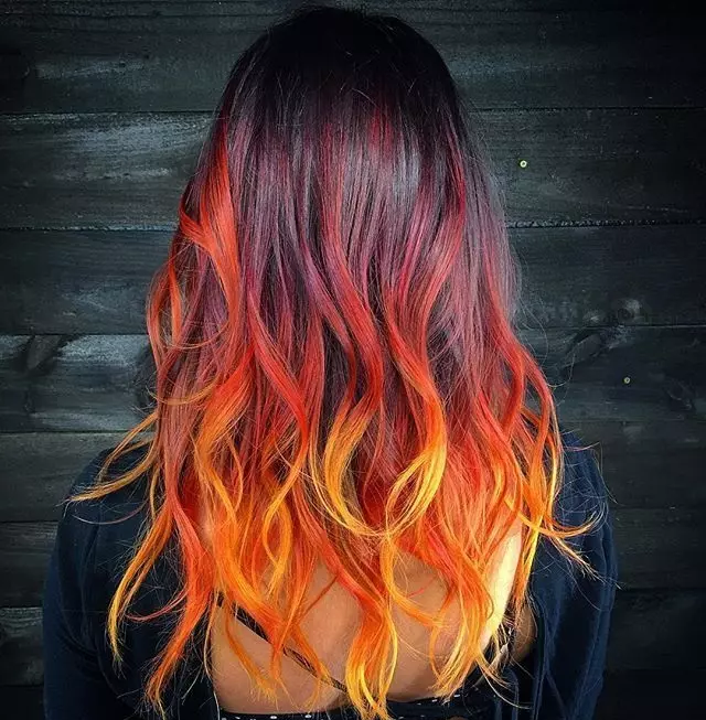 Red Ombre (76 fotot): tume lühike ja pikk juuksevärvimine, punane värviline ombre blond juuksed keskmise pikkusega 24157_68