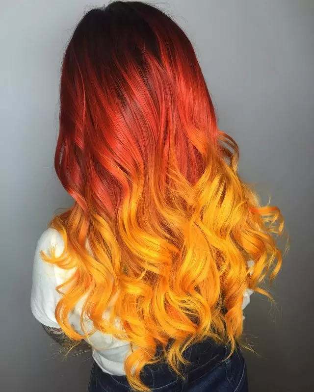 Red Ombre (76 foto's): Dark korte en lange haren kleuring, roodgekleurde ombre op blond haar halflang 24157_7