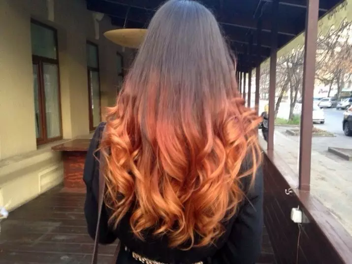 Ombre rouge (76 photos): coloration des cheveux courts et longs foncés, ombre de couleur rouge sur cheveux blonds longueur moyenne 24157_71