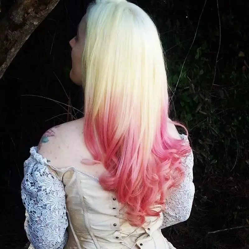 गुलाबी Ombre (39 फोटो): सभ्य गुलाबी आणि तेजस्वी रंग प्रकाश घारे आणि गडद केस staining. कसे लहान आणि लांब केस रंगविण्यासाठी? 24161_10