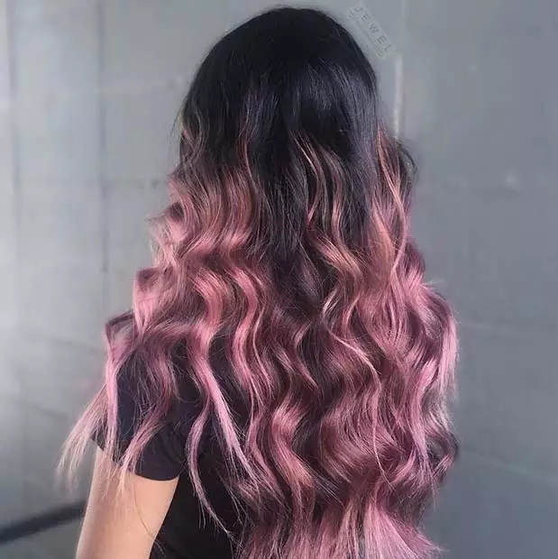 Pink Ombre (39 լուսանկար). Լույսի շեկ եւ մուգ մազերի ներկրումը նուրբ վարդագույն եւ պայծառ գույներով: Ինչպես նկարել կարճ եւ երկար մազեր: 24161_20