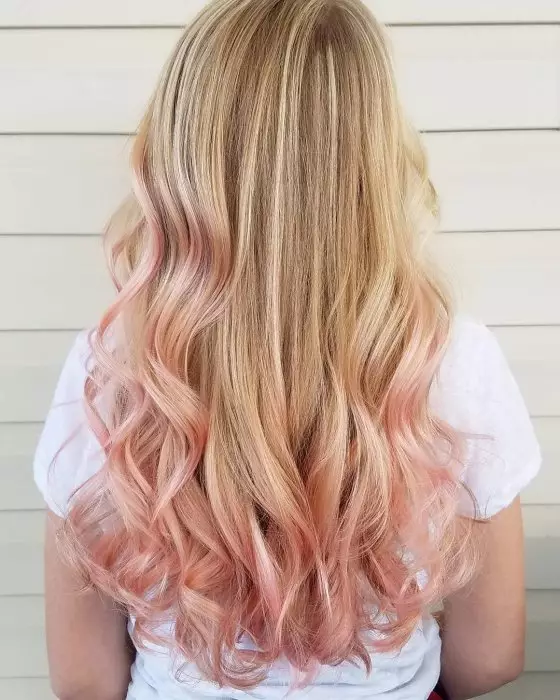 Pink Ombre (39 photos): staining of light blond and dark hair in gentle pink and bright colors. How to paint short and long hair? 24161_21