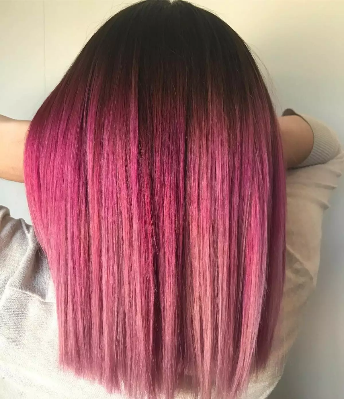 PINK OMBRE (39 зураг): Гэрэл шаргал, харанхуй үсийг зөөлөн ягаан, тод өнгөөр ​​будна. Богино, урт үсийг хэрхэн будах вэ? 24161_3