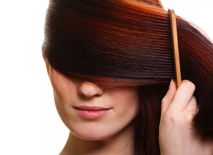Redhead Henna pre vlasy (25 fotiek): Ako maľovať tmavé a blond vlasy v červenej farbe s pomocou Henna? Ako získať rôzne odtiene? 24166_23