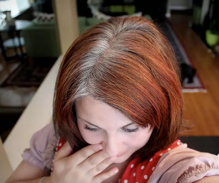 Henna untuk rambut (68 foto): peraturan pewarna rambut, warna dan warna cat semula jadi. Apa henna lebih baik dan bagaimana untuk menggunakannya? 24171_13