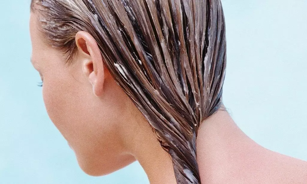 Lavado para el cabello (62 fotos): ¿Qué es? ¿Qué medios para decapar el cabello es mejor? ¿Cómo restaurar el cabello después del lavado de color? 24189_39