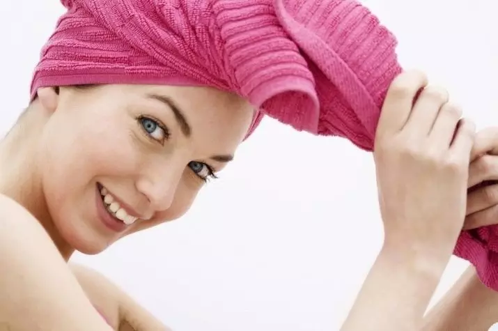 غسل الشعر (62 صورة): ما هذا؟ ماذا يعني لفئت الشعر أفضل؟ كيفية استعادة الشعر بعد غسل اللون؟ 24189_46