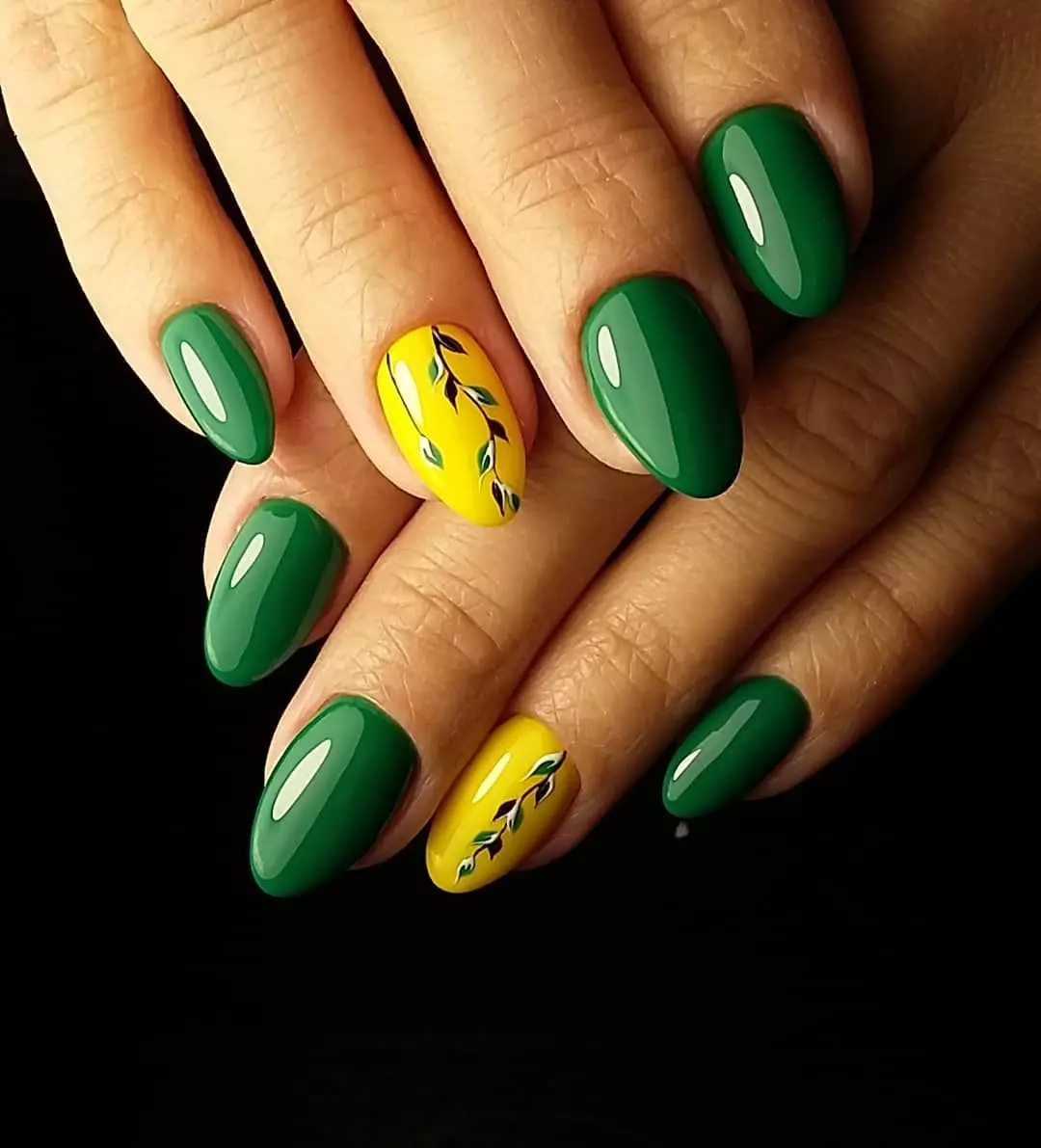 Зелен Маникир гел-лак (65 фотографии): дизајн на нокти во мат темно зелена боја, нане и смарагд нијанси 24205_4