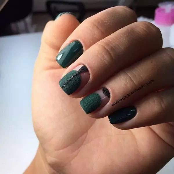 Groen manicure gel-vernis (65 foto's): spyker ontwerp in mat donkergroen kleur, kruisement en smarag skakerings 24205_53