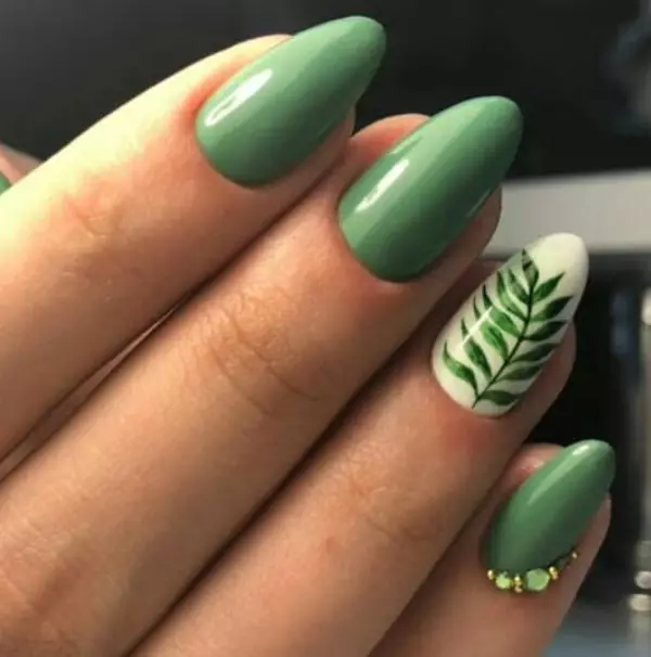 Зелен Маникир гел-лак (65 фотографии): дизајн на нокти во мат темно зелена боја, нане и смарагд нијанси 24205_62