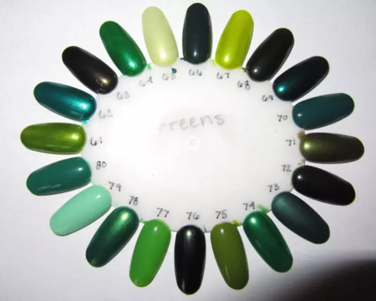 Grænn Manicure Gel-Lakk (65 myndir): Naglihönnun í Matte Dark Green Color, Mint og Emerald Shades 24205_8