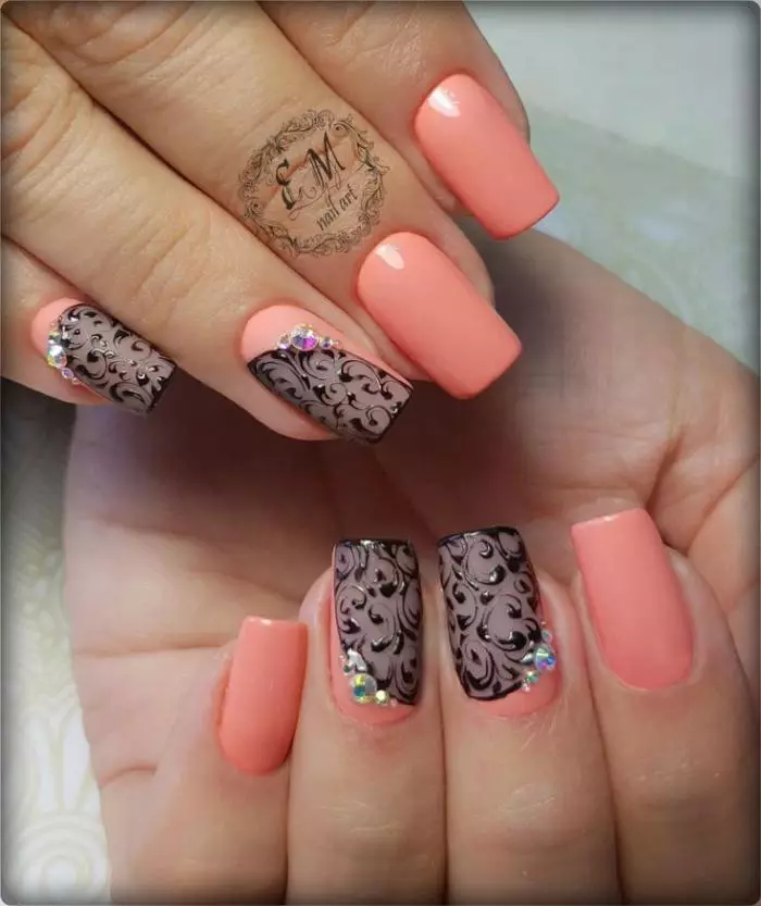 Manicure manicure Gel Lacquer (68 sary): Ny famoronana endrika miaraka amin'ny lambam-paty mavokely mavokely. Ahoana no fomba hanamboarana ny fototry ny gel lacas? 24208_33