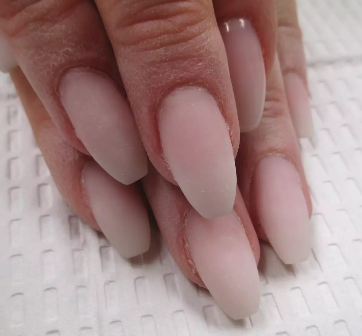 Manicure manicure Gel Lacquer (68 sary): Ny famoronana endrika miaraka amin'ny lambam-paty mavokely mavokely. Ahoana no fomba hanamboarana ny fototry ny gel lacas? 24208_42