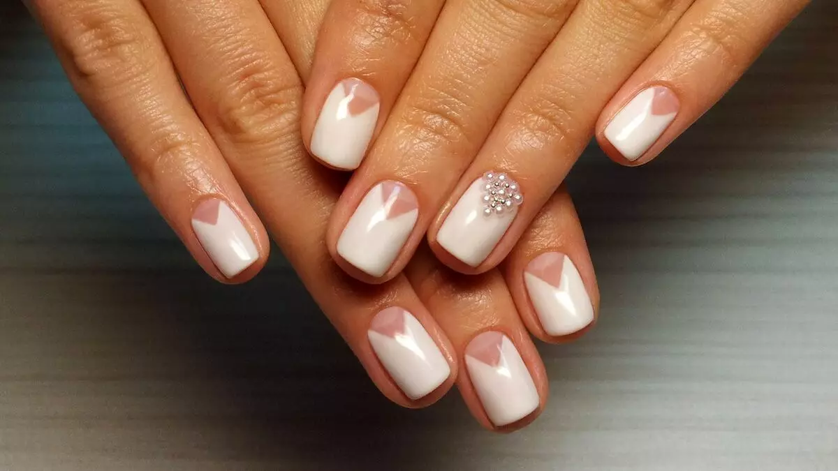 Manicure manicure Gel Lacquer (68 sary): Ny famoronana endrika miaraka amin'ny lambam-paty mavokely mavokely. Ahoana no fomba hanamboarana ny fototry ny gel lacas? 24208_59