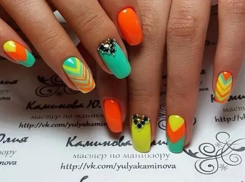 Lacca di gel manicure luminosa (36 foto): idee di design per unghie in colore arancione 24212_18