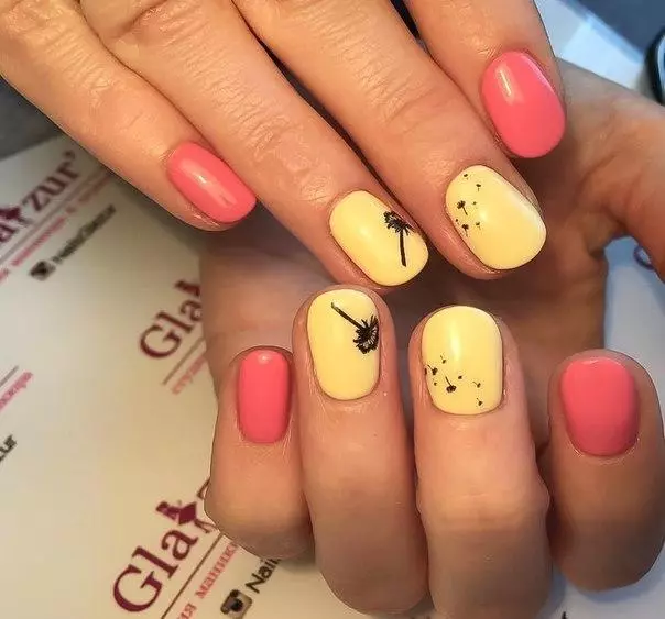 Manicure ដែលមានម្រាមដៃជែលលឿង (រូបថត 55): ការរចនាក្រចកក្រចកពណ៌លឿង - ពណ៌លឿងនិងមេខ្ញូនក្នុងសម្លេងពណ៌លឿងស្រាល ៗ ដោយមានភាពវឹកវរ 24213_12