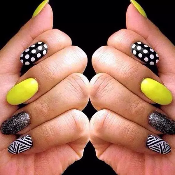 მანიკური ყვითელი გელი ლაქით (55 ფოტო): Sine-Yellow Color Nail დიზაინი და სიახლე მანიაკურის სინათლის ყვითელი ტონი ფირუზი 24213_14