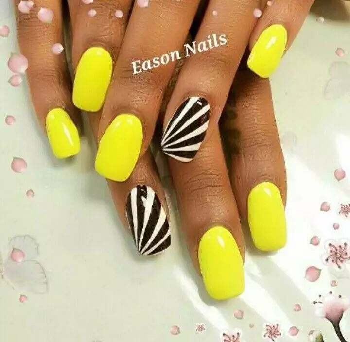 Manicure nge-Yellow Gel Lacquer (izithombe ezingama-55): Idizayini ye-Sine-Yellow Nail Design kanye ne-Novelty Manicure ngokukhanya okuphuzi okuphuzi nge-turquoise 24213_15