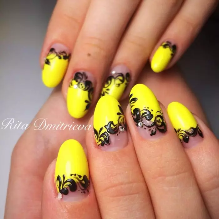 Манікюр з жовтим гель-лаком (55 фото): дизайн нігтів синьо-жовтого кольору і новинки манікюру в яскраво-жовтому тоні з бірюзовим 24213_19