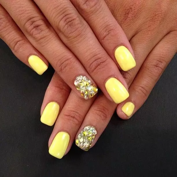 Manicure met geel gel lak (55 foto's): Sinus-geel kleur spyker ontwerp en nuwigheid manicure in die lig geel toon met turkoois 24213_27