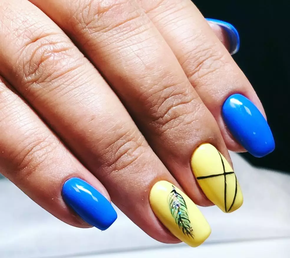 Manicura amb esmalt de color groc en gel (55 fotos): Disseny d'ungles de color blau-groc i les tendències de manicura en el to de color groc clar amb turquesa 24213_3