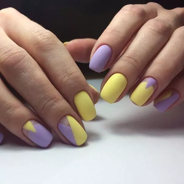 Manicure met geel gel lak (55 foto's): Sinus-geel kleur spyker ontwerp en nuwigheid manicure in die lig geel toon met turkoois 24213_33