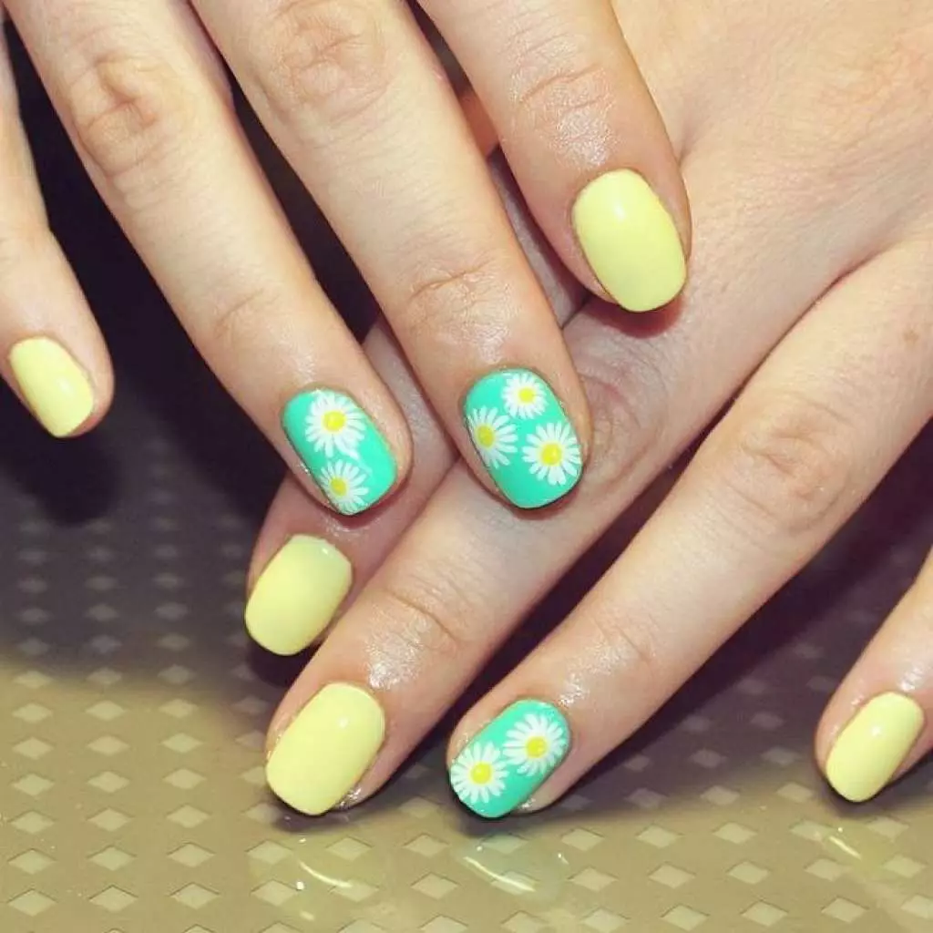 Manicure dengan Lacquer Gel Kuning (55 Foto): Desain Kuku Warna Sine-Kuning dan Manicure Baru dalam Nada Kuning Ringan dengan Turquoise 24213_36