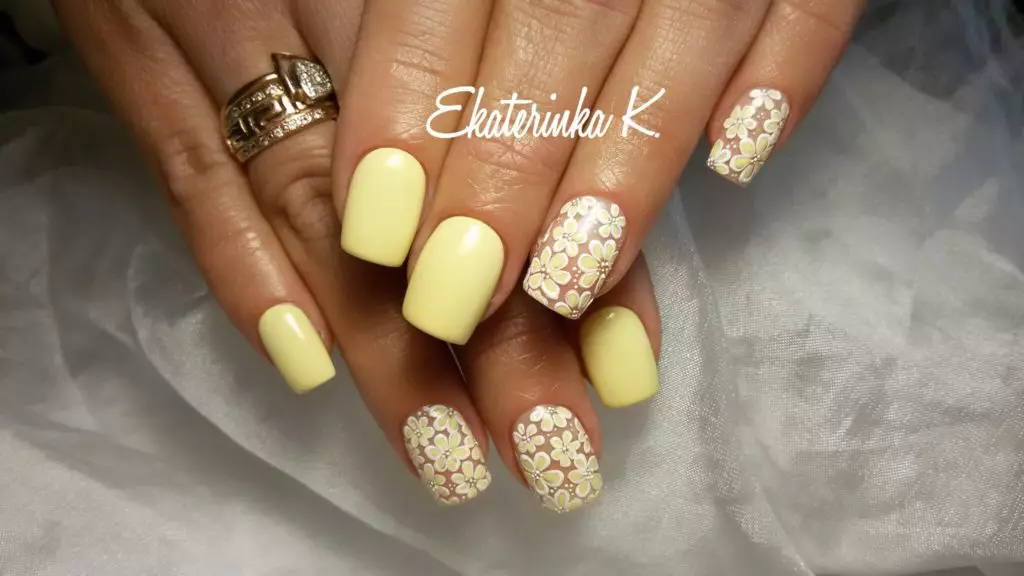 მანიკური ყვითელი გელი ლაქით (55 ფოტო): Sine-Yellow Color Nail დიზაინი და სიახლე მანიაკურის სინათლის ყვითელი ტონი ფირუზი 24213_47